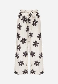Renee - Czarno-Kremowe Szerokie Spodnie High Waist z Kwiatowym Printem i Wiązanym Paskiem Oramare. Okazja: na co dzień. Stan: podwyższony. Kolor: czarny. Długość: krótkie. Wzór: nadruk, kwiaty. Styl: boho, casual #2