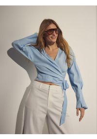 Reserved - Bluzka z lnem - jasnoniebieski. Kolor: niebieski. Materiał: len #1
