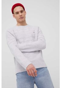 Tommy Jeans sweter z domieszką wełny DM0DM12211.PPYY męski kolor szary ciepły. Okazja: na co dzień. Kolor: szary. Materiał: wełna. Długość rękawa: długi rękaw. Długość: długie. Wzór: ze splotem, melanż. Styl: casual #4