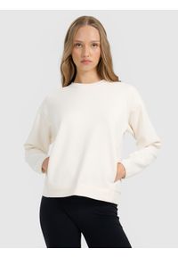 4f - 4F Bluza dresowa nierozpinana bez kaptura damska - beżowa XL. Okazja: na co dzień. Typ kołnierza: bez kaptura. Kolor: beżowy. Materiał: dresówka. Wzór: gładki. Styl: casual #1