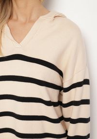 Born2be - Czarno-Beżowy Sweter Ozdobiony Paskami i Kołnierzykiem Arsena. Okazja: na spotkanie biznesowe, do pracy, na co dzień. Typ kołnierza: dekolt w serek. Kolor: czarny. Materiał: jeans. Wzór: aplikacja. Styl: biznesowy, casual #7