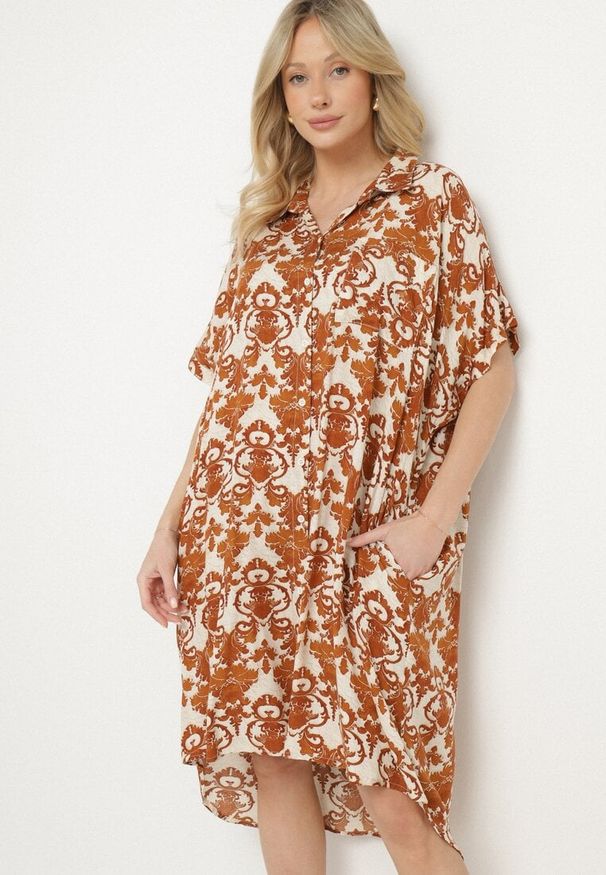 Born2be - Brązowa Pudełkowa Sukienka Koszulowa z Wiskozy w Ornamentalny Print Vanisse. Okazja: na co dzień. Kolor: brązowy. Materiał: wiskoza. Długość rękawa: krótki rękaw. Wzór: nadruk. Sezon: wiosna, lato. Typ sukienki: koszulowe. Styl: casual