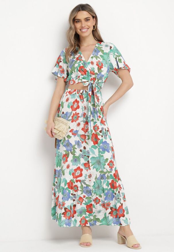 Born2be - Biało-Czerwony Komplet Wiskozowy w Kwiatowy Wzór Bluzka Kopertowa i Spódnica z Gumką w Talii Hoffia. Kolor: biały. Materiał: wiskoza. Wzór: kwiaty