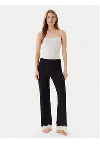 United Colors of Benetton - United Colors Of Benetton Spodnie piżamowe 3Z123F04A Czarny Regular Fit. Kolor: czarny. Materiał: wiskoza #2