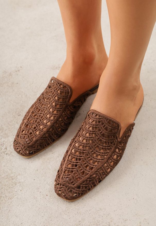Born2be - Brązowe Klapki Mule z Ażurową Cholewką Szydełkową Civeza. Okazja: na co dzień. Kolor: brązowy. Materiał: jeans, len. Wzór: ażurowy. Sezon: lato. Styl: casual