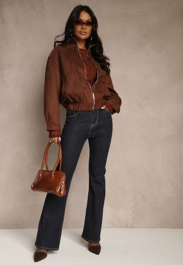 Renee - Brązowa Zasuwana Kurtka Bomberka w Stylistyce Y2K Zenora. Okazja: na co dzień. Kolor: brązowy. Materiał: jeans. Długość rękawa: długi rękaw. Długość: długie. Styl: casual, vintage, sportowy, elegancki