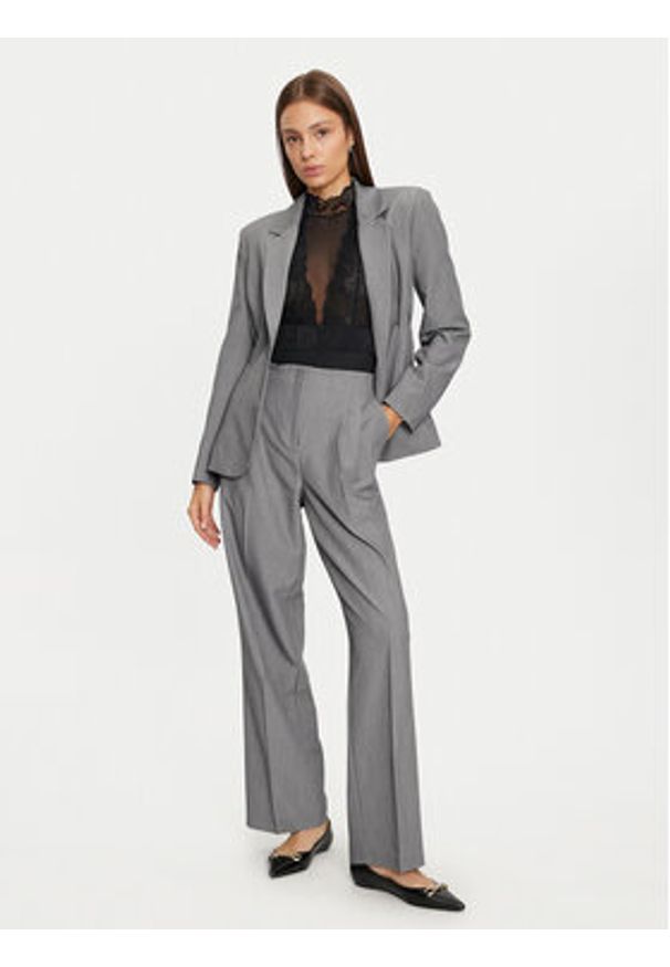 Vero Moda Spodnie materiałowe Vika 10323447 Szary Straight Fit. Kolor: szary. Materiał: wiskoza