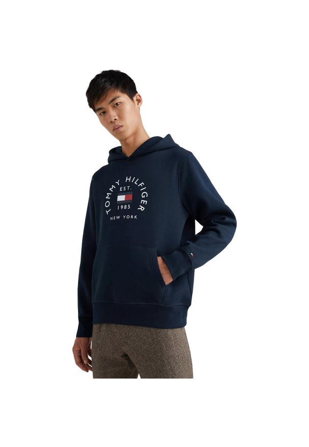 TOMMY HILFIGER - Bluza z kapturem męskie Tommy Hilfiger. Typ kołnierza: kaptur. Kolor: wielokolorowy, czarny, zielony. Materiał: bawełna, materiał