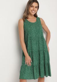 Born2be - Zielona Bawełniana Sukienka w Kropki z Falbanami Zerolia. Okazja: na spotkanie biznesowe, do pracy, na co dzień. Kolor: zielony. Materiał: bawełna. Wzór: kropki. Typ sukienki: proste. Styl: casual, klasyczny, biznesowy #1