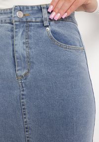 Born2be - Niebieska Bawełniana Spódnica Jeansowa Midi Seraphna. Kolor: niebieski. Materiał: jeans, bawełna. Wzór: aplikacja #2