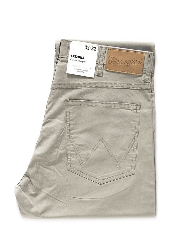 Wrangler - WRANGLER SPODNIE MĘSKIE ARIZONA VINTAGE KHAKI W12OOO334 112126407. Kolor: brązowy. Materiał: materiał. Styl: vintage