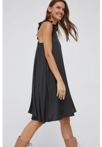 Answear Lab sukienka kolor czarny mini rozkloszowana. Kolor: czarny. Materiał: tkanina. Długość rękawa: na ramiączkach. Styl: wakacyjny. Długość: mini
