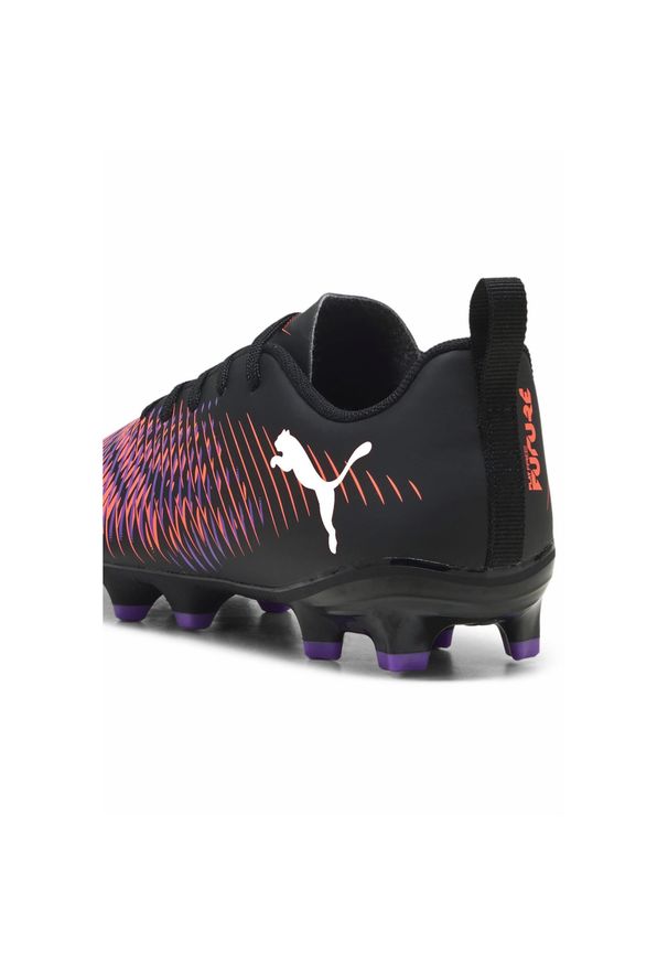 Buty piłkarskie dla dzieci Puma 01 Future 8 Play Fgag. Kolor: biały, czerwony, wielokolorowy, czarny. Materiał: materiał, syntetyk. Szerokość cholewki: normalna. Sport: piłka nożna