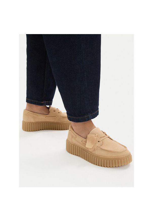 Półbuty Clarks. Kolor: beżowy