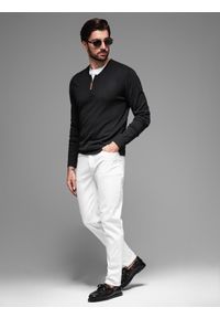 Ombre Clothing - Męski sweter z wiskozą i rozpinanym dekoltem – czarny V2. Typ kołnierza: kołnierzyk stójkowy. Kolor: czarny. Materiał: wiskoza. Wzór: gładki, aplikacja, ze splotem. Styl: elegancki #3