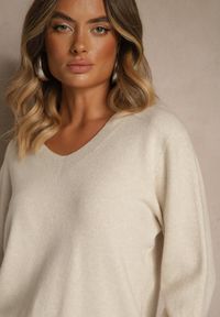Renee - Beżowy Sweter z Wełną i Wiskozą z Trójkątnym Dekoltem Kaitte. Okazja: na co dzień. Kolor: beżowy. Materiał: wełna, wiskoza. Styl: casual, elegancki #3