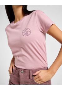 Lee - DAMSKA KOSZULKA LEE SMALL LOGO TEE PRETTY PLUM 112355197 #1