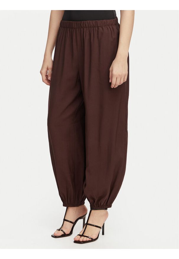 only - ONLY Spodnie materiałowe Scarly 15380514 Brązowy Relaxed Fit. Kolor: brązowy. Materiał: materiał