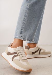 Renee - Beżowe Sneakersy z Geometrycznym Wzorem Velwettia. Okazja: na co dzień, na spacer. Zapięcie: sznurówki. Kolor: beżowy. Wzór: geometria. Sport: turystyka piesza #2