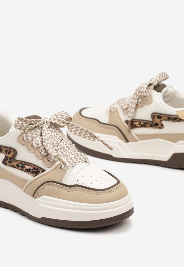 Born2be - Beżowo-Brązowe Sneakersy na Grubej Podeszwie z Ozdobnymi Wstawkami w Panterkę Beriona. Nosek buta: okrągły. Zapięcie: sznurówki. Kolor: beżowy. Materiał: materiał. Wzór: motyw zwierzęcy. Obcas: na obcasie. Wysokość obcasa: niski