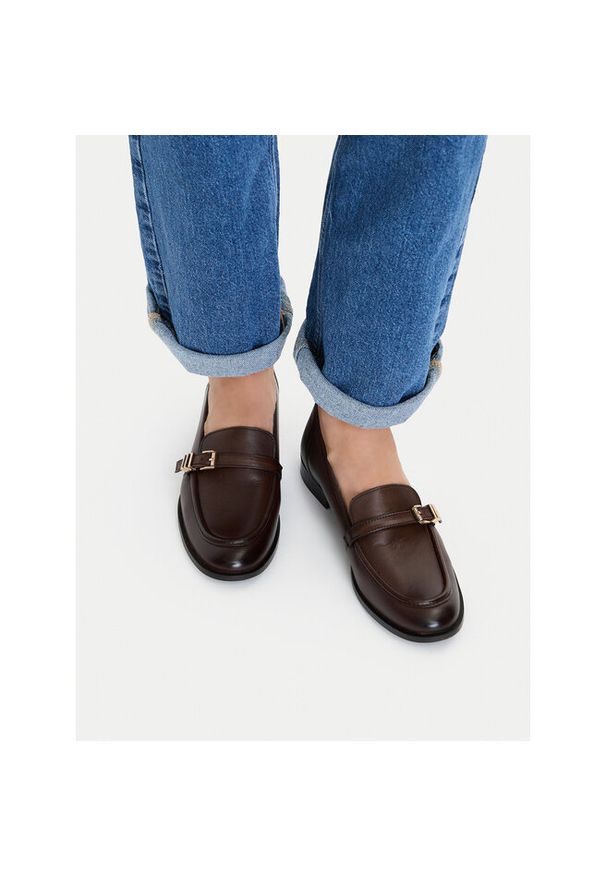 Loafersy Lasocki. Kolor: brązowy