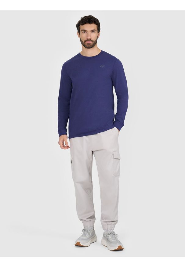 4f - 4F Longsleeve regular gładki męski - granatowy S. Okazja: na co dzień. Kolor: niebieski. Materiał: jersey, dzianina, bawełna. Długość rękawa: długi rękaw. Długość: długie. Wzór: gładki. Styl: casual, sportowy, klasyczny