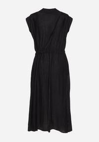 Born2be - Czarna Wiskozowa Sukienka o Koszulowym Kroju z Paskiem w Talii Mareviana. Kolor: czarny. Materiał: wiskoza. Typ sukienki: koszulowe. Styl: klasyczny #7