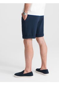 Ombre Clothing - Dzianinowe szorty męskie z podwiniętymi nogawkami - granatowe V1. Okazja: na co dzień. Kolor: niebieski. Materiał: dzianina. Wzór: jednolity. Styl: klasyczny, casual #4