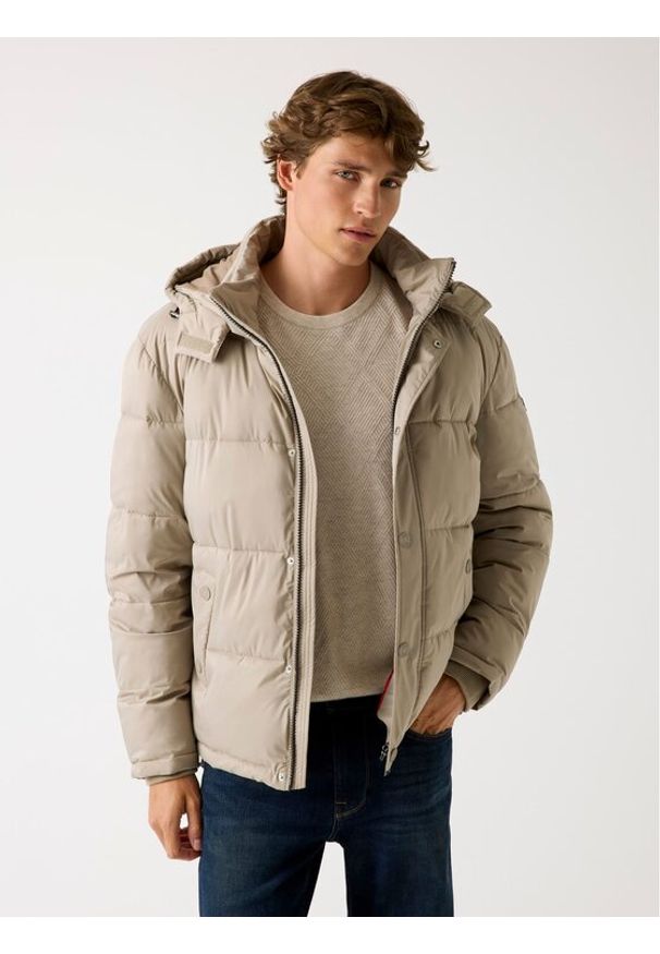 Guess Kurtka przejściowa 168867 Brązowy Classic Fit. Kolor: brązowy