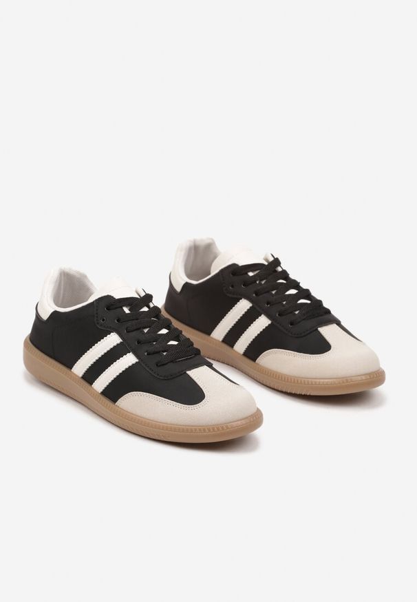 Renee - Czarne Casualowe Sneakersy na Płaskiej Podeszwie z Paskami Jereria. Okazja: na co dzień. Nosek buta: okrągły. Zapięcie: pasek. Kolor: czarny. Obcas: na płaskiej podeszwie. Wysokość obcasa: niski