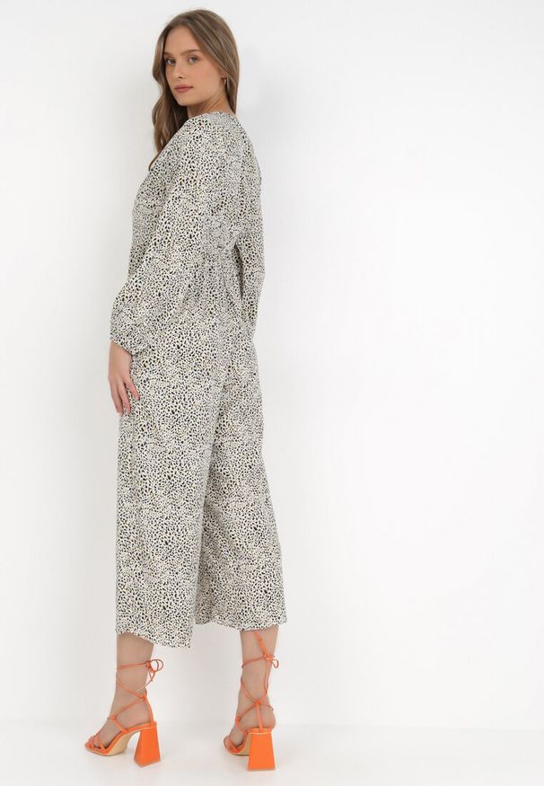 Born2be - Biało-Zielony Kombinezon Pyrhele. Okazja: na co dzień. Kolor: zielony. Długość: długie. Wzór: nadruk. Styl: elegancki, casual