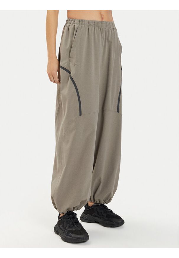 Under Armour Spodnie dresowe Ua Unstoppable Airvent Parachute Pant 1382740-200 Szary Loose Fit. Kolor: szary. Materiał: syntetyk