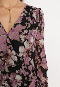 Born2be - Ciemnoróżowa Kopertowa Sukienka w Kwiaty Mini o Dopasowanym Kroju Sefexa. Typ kołnierza: dekolt kopertowy. Kolor: różowy. Wzór: kwiaty. Typ sukienki: kopertowe. Długość: mini #5