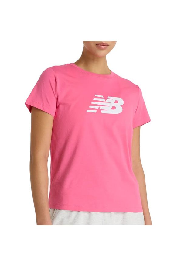 Koszulka damska New Balance WT43582DAB - różowa. Kolor: różowy. Materiał: bawełna. Długość rękawa: krótki rękaw. Długość: krótkie