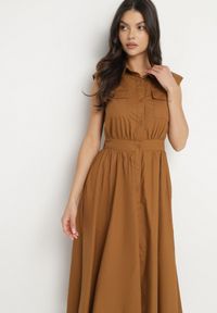 Born2be - Brązowa Bawełniana Koszulowa Sukienka z Ozdobnymi Kieszonkami Savarette. Okazja: na co dzień. Kolor: brązowy. Materiał: bawełna. Typ sukienki: koszulowe. Styl: casual, elegancki, klasyczny #2