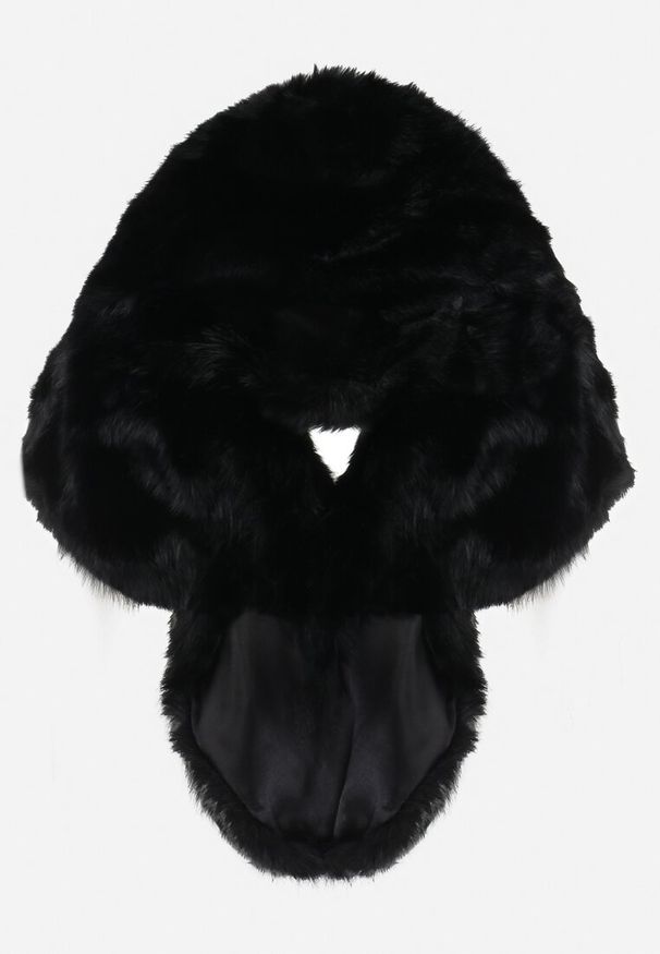 Born2be - Czarne Futrzane Ponczo z Zapięciem Montillene. Kolor: czarny. Materiał: futro