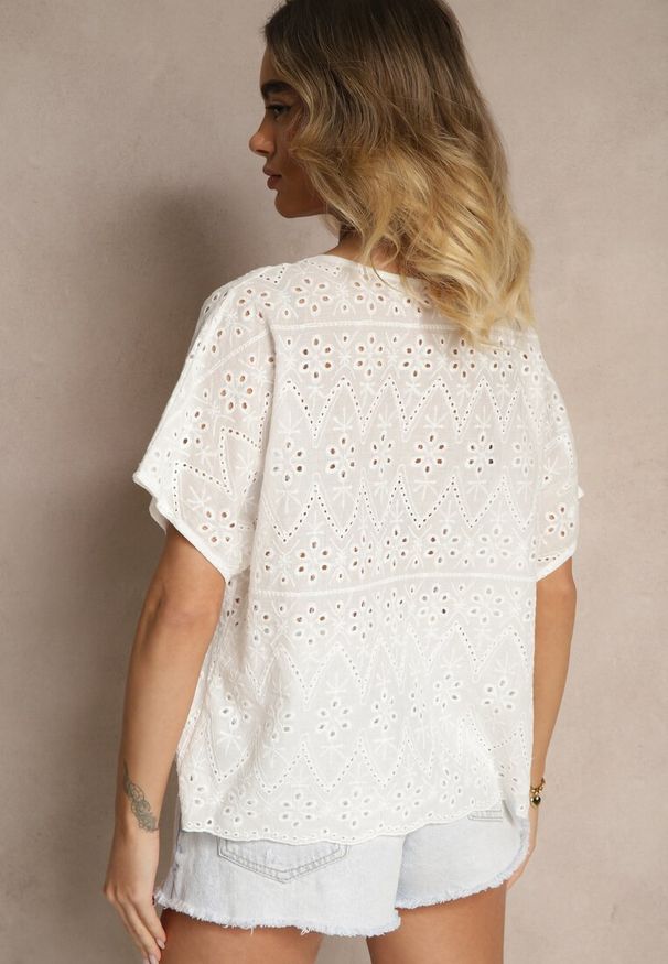 Renee - Biała Bawełniana Bluzka z Ażurowym Wzorem Vorecia. Okazja: na co dzień. Kolor: biały. Materiał: bawełna. Wzór: ażurowy. Styl: casual, elegancki