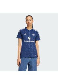 Adidas - Koszulka Manchester United 24/25 Away. Kolor: niebieski. Materiał: materiał. Sport: piłka nożna