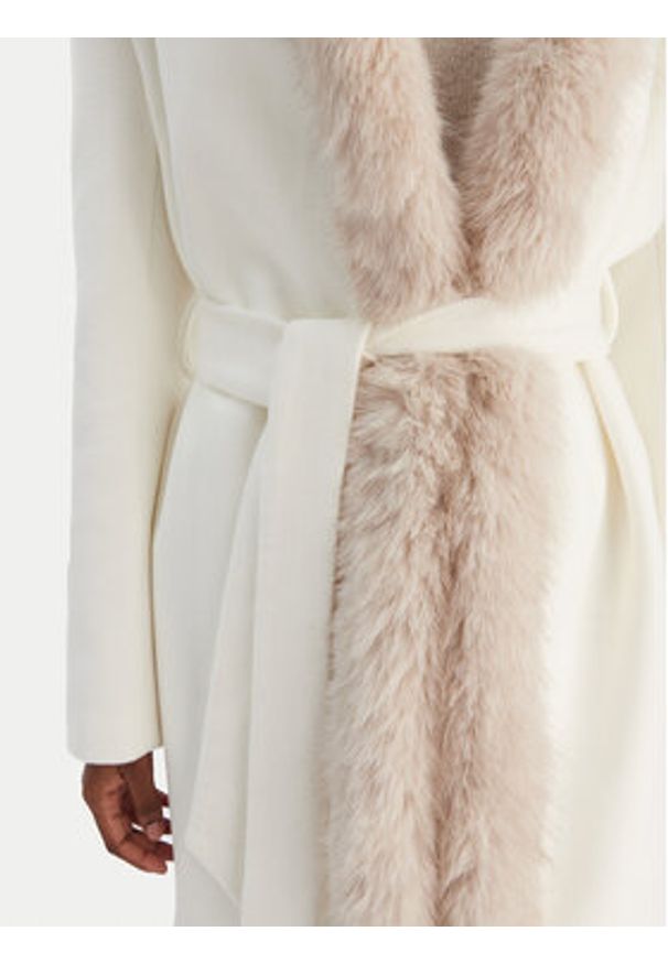 Rinascimento Płaszcz zimowy CFC0126714003 Écru Regular Fit. Materiał: syntetyk. Sezon: zima