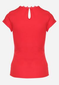 Born2be - Czerwony Bawełniany T-shirt z Koronkową Wstawką Thinara. Kolor: czerwony. Materiał: bawełna, koronka #7