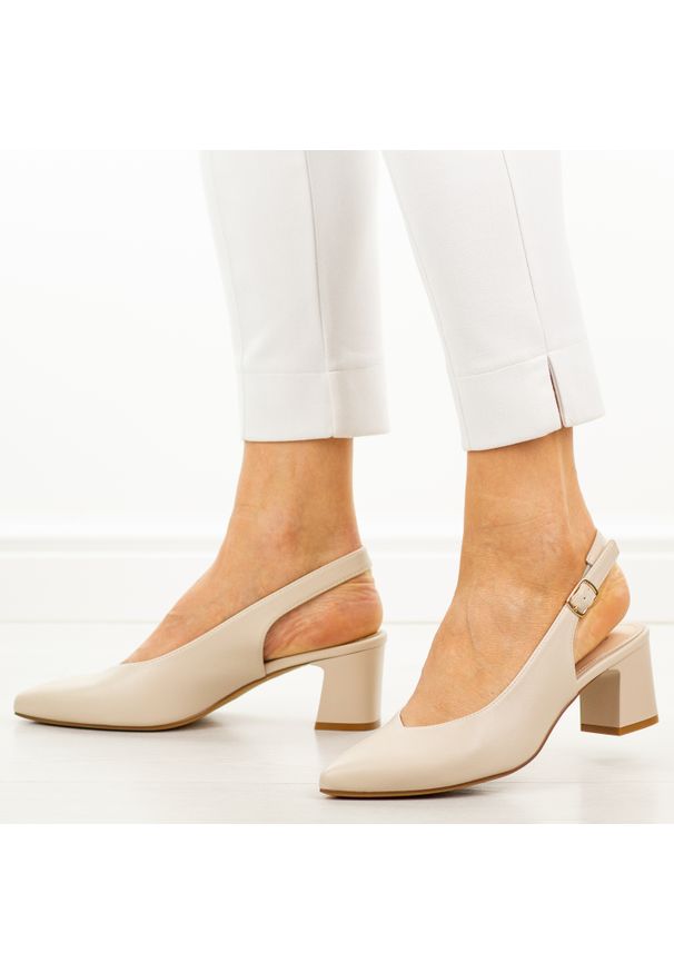 Cieliste czółenka damskie bez pięty Sergio Leone Sk463. Okazja: do pracy, na wesele, na ślub cywilny. Zapięcie: pasek. Materiał: skóra. Sezon: wiosna, lato. Obcas: na obcasie. Styl: elegancki, klasyczny, wizytowy. Wysokość obcasa: niski