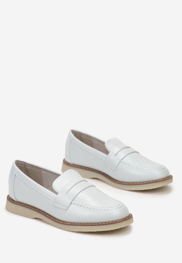 Born2be - Niebieskie Eleganckie Mokasyny z Paskiem z Wycięciem Omnivena. Zapięcie: pasek. Kolor: niebieski. Styl: elegancki