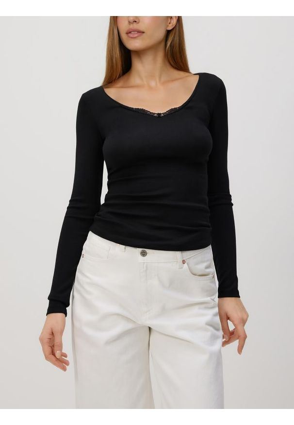 Reserved - Bluzka z koronką - czarny. Kolor: czarny. Materiał: koronka. Wzór: koronka