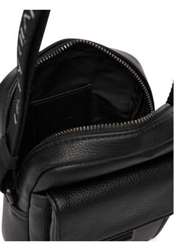 Calvin Klein Saszetka Webbing Strap Slim Reporter LV04D3281G Czarny. Kolor: czarny. Materiał: skóra