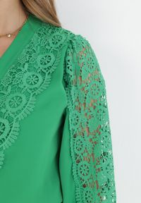 Born2be - Zielona Koszula z Ażurowymi Wstawkami Lilecca. Kolor: zielony. Wzór: ażurowy