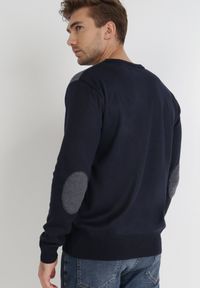 Born2be - Granatowy Sweter Melyse. Typ kołnierza: dekolt w kształcie V. Kolor: niebieski. Materiał: jeans. Wzór: aplikacja. Styl: klasyczny #7