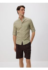 Reserved - Koszula slim fit ze stójką - oliwkowy. Typ kołnierza: kołnierzyk stójkowy. Kolor: oliwkowy. Materiał: bawełna, tkanina