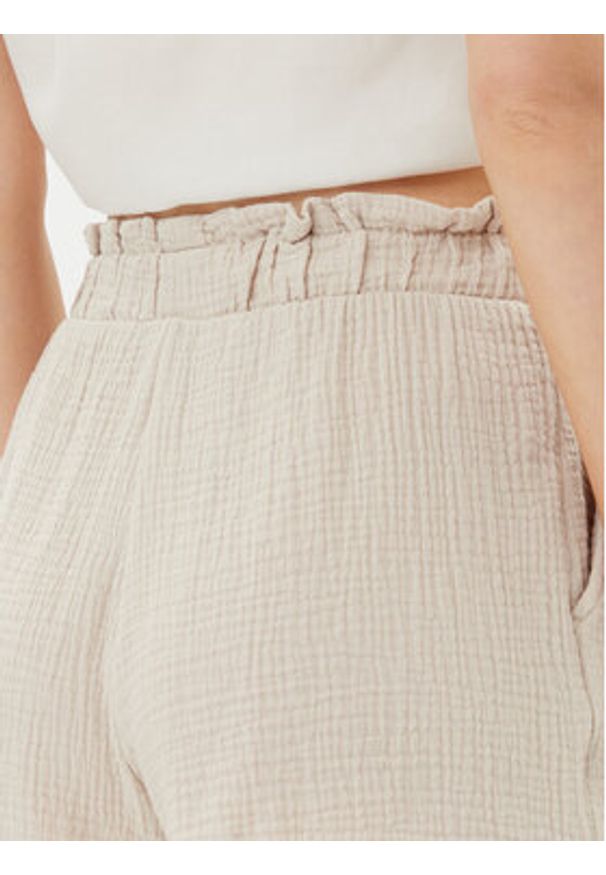 Vero Moda Szorty materiałowe Natali 10279687 Beżowy Baggy Fit. Kolor: beżowy. Materiał: bawełna