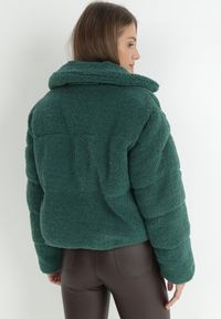 Born2be - Zielona Kurtka Futerko Teddy Zychee. Okazja: na co dzień, na spacer. Kolor: zielony. Materiał: futro. Długość rękawa: długi rękaw. Długość: długie. Styl: casual, elegancki #4