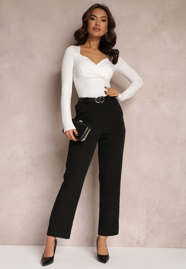 Renee - Biała Bluzka Iphicraethon. Kolor: biały. Materiał: dzianina. Długość rękawa: długi rękaw. Długość: długie. Wzór: aplikacja